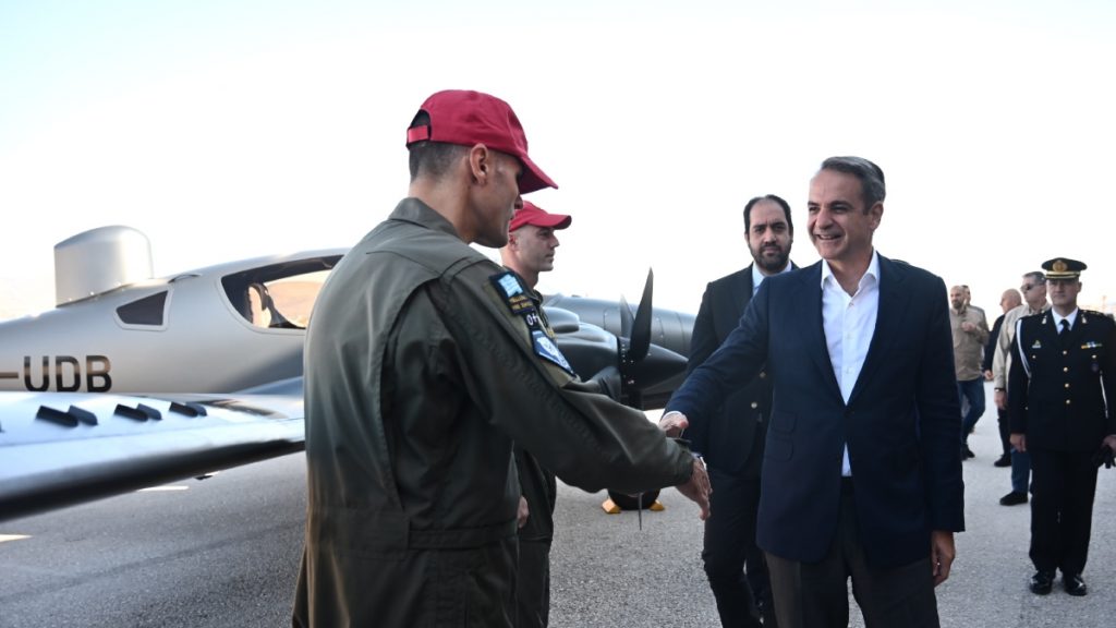 LIVE η ομιλία Μητσοτάκη στην εκδήλωση για την παραλαβή 3 νέων πυροσβεστικών αεροσκαφών Diamond DA62 MPP