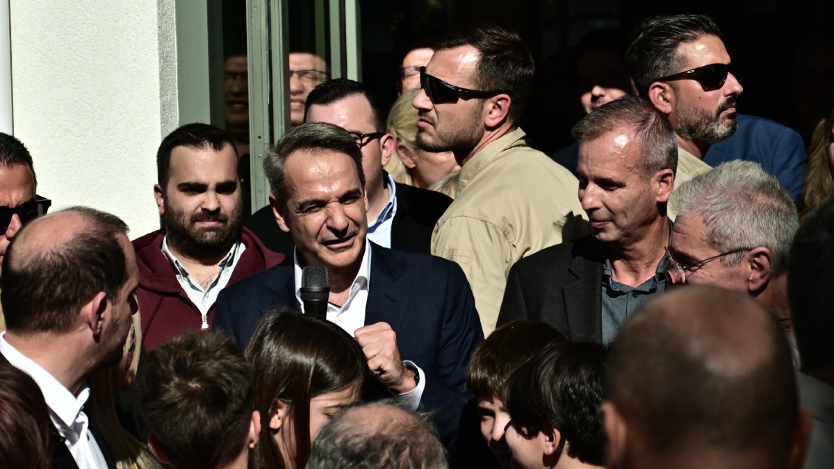 Μητσοτάκης από Ελευσίνα: “Η γεωπολιτική θέση της Ελλάδας αναβαθμίζεται διαρκώς – Έρχονται αυξήσεις μισθών και μείωση φορολογίας”