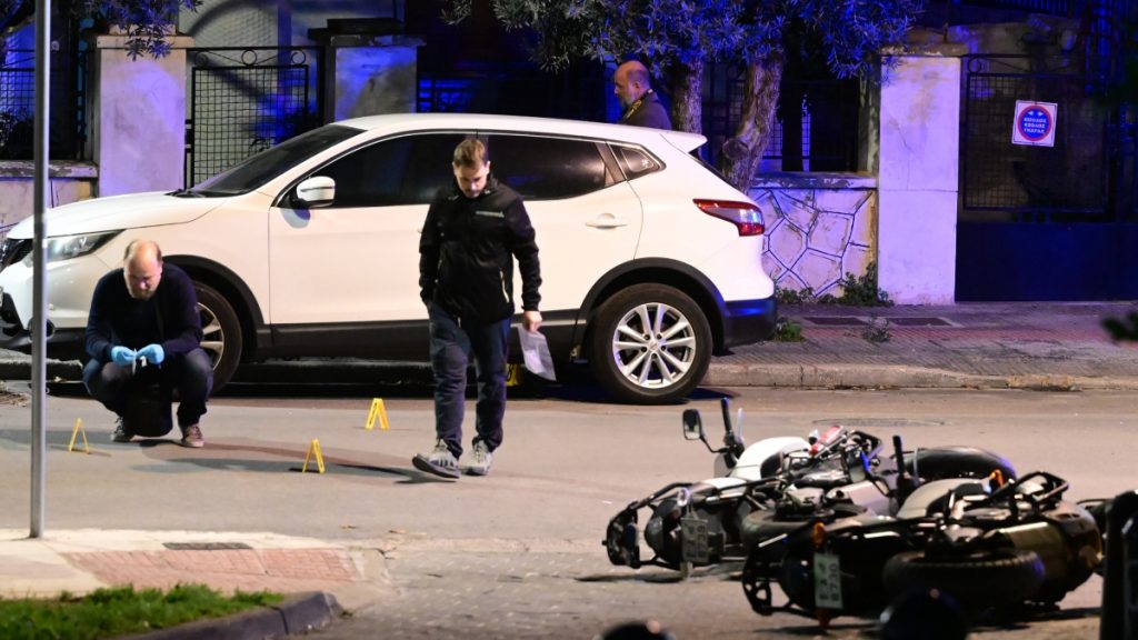 Άγιος Δημήτριος: Παραμένουν άφαντοι οι 4 διαρρήκτες που εμβόλισαν μηχανές της ΔΙΑΣ – “Φύλλο και φτερό” το αυτοκίνητό τους