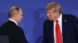 Τραμπ: Έτοιμος να επιβάλει κυρώσεις σε χώρες που έχουν εμπορικές συναλλαγές με τη Ρωσία