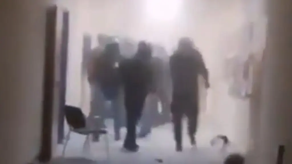 Πολυτεχνείο: Βίντεο από τα επεισόδια μεταξύ αναρχικών ομάδων και μελών της ΑΡ.Α.Σ.  – Γεωργιάδης: “Ντροπή τους!”