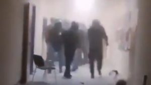 Πολυτεχνείο: Βίντεο από τα επεισόδια μεταξύ αναρχικών ομάδων και μελών της ΑΡ.Α.Σ.  – Γεωργιάδης: “Ντροπή τους!”