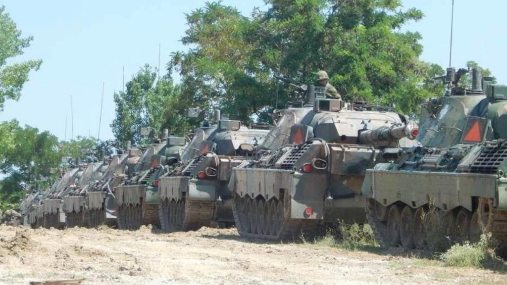 Politico: “Νέα κούρσα εξοπλισμών από τη Δύση – Πουλάει ειρήνη για να αγοράσει πόλεμο”