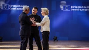 WSJ: Η Ευρώπη “γράφει” το δικό της σχέδιο για την Ουκρανία με πιο ευνοϊκούς όρους για το Κίεβο