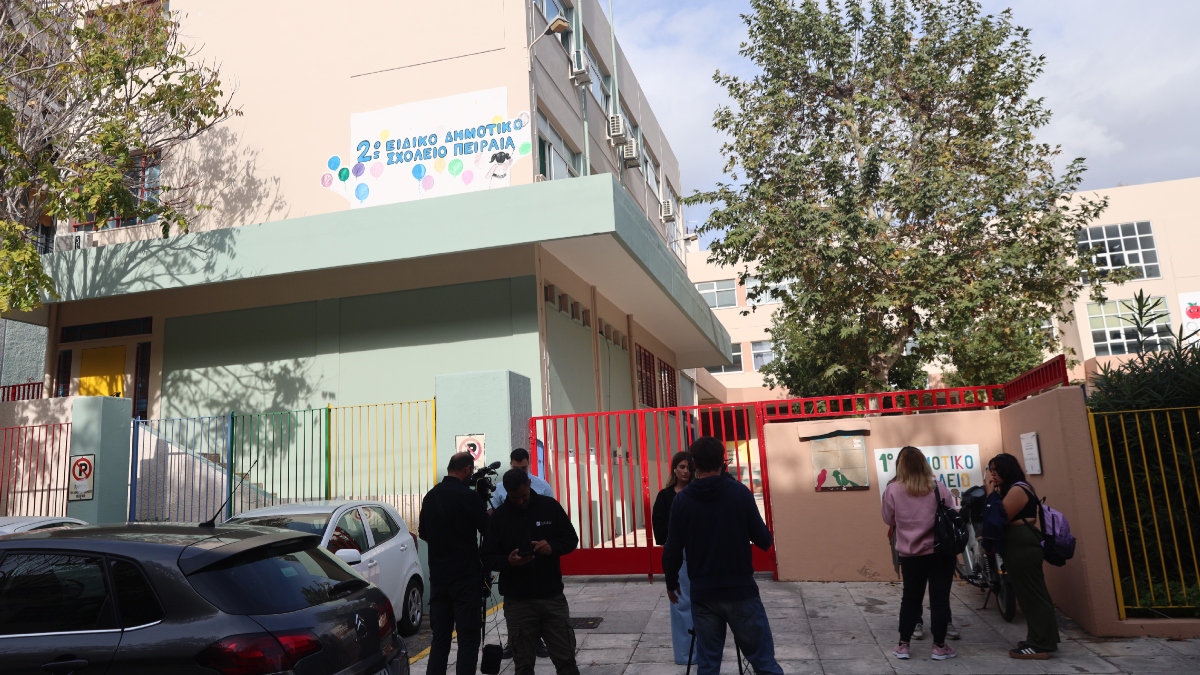 Πειραιάς: Το χρονικό της τραγωδίας με τη 13χρονη που πνίγηκε ενώ έτρωγε δεκατιανό στο ειδικό σχολείο – Τι καταγγέλλουν γονείς