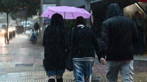 Καιρός: Έκτακτο δελτίο από την ΕΜΥ – Ισχυρές βροχές και καταιγίδες από αύριο, πού θα “χτυπήσουν”