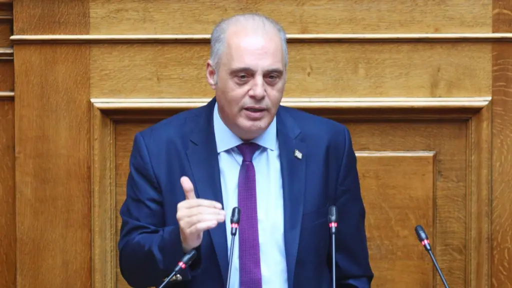 Κυριάκος Βελόπουλος: Υψηλοί τόνοι και επιθέσεις σε κυβέρνηση και αντιπολίτευση