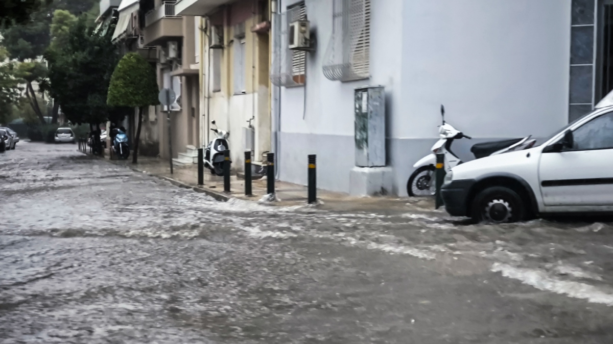 Καιρός σήμερα: Ισχυρές βροχές και καταιγίδες στη μισή χώρα – “Red Code” 4 περιφέρειες για την κακοκαιρία Adel