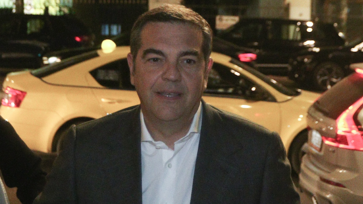 Τσίπρας: Η ημέρα που είδε αφίσες του στα Εξάρχεια – “Έκανα μεταβολή και το έβαλα στα πόδια”