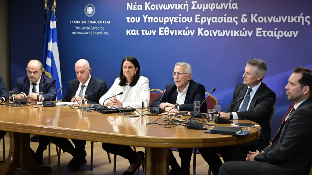 Επανέρχονται οι συλλογικές συμβάσεις εργασίας – Κεραμέως: “Καταργούνται όλοι οι μνημονιακοί περιορισμοί”