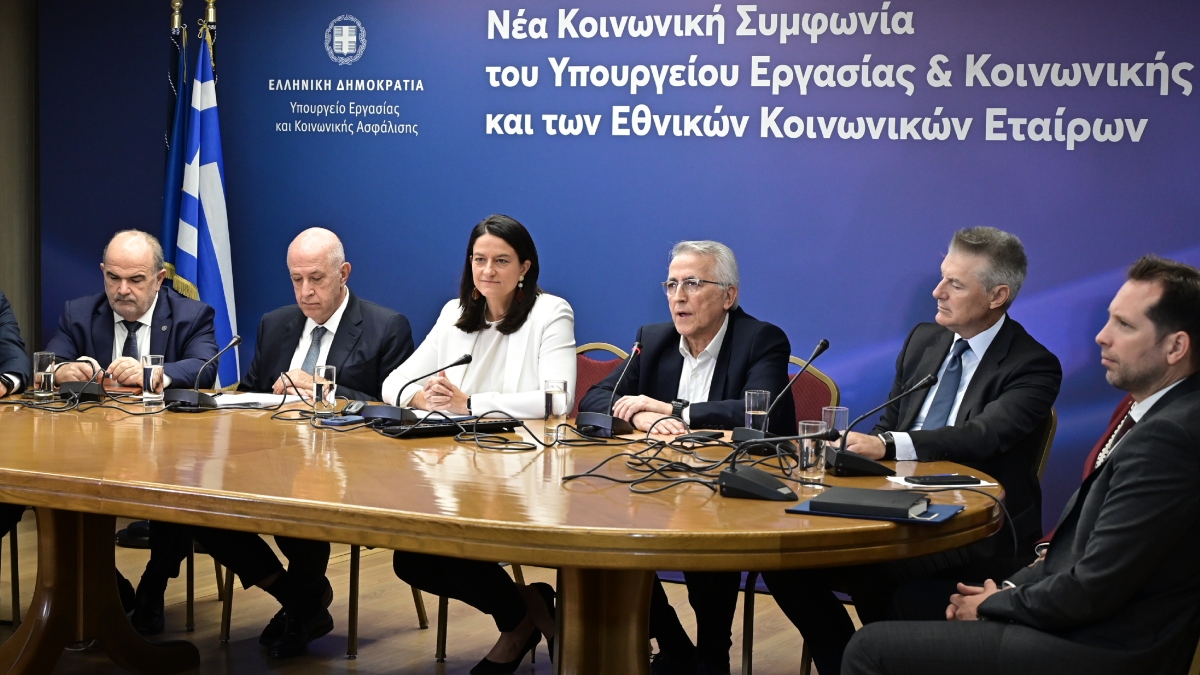 Επανέρχονται οι συλλογικές συμβάσεις εργασίας – Κεραμέως: “Καταργούνται όλοι οι μνημονιακοί περιορισμοί”