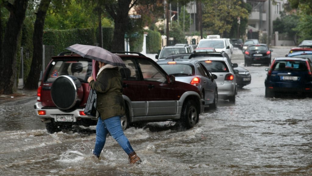 Επελαύνει η κακοκαιρία Adel, προβλήματα σε Αιτωλοακαρνανία, Κέρκυρα – Πού θα είναι ισχυρά τα φαινόμενα τις επόμενες ώρες