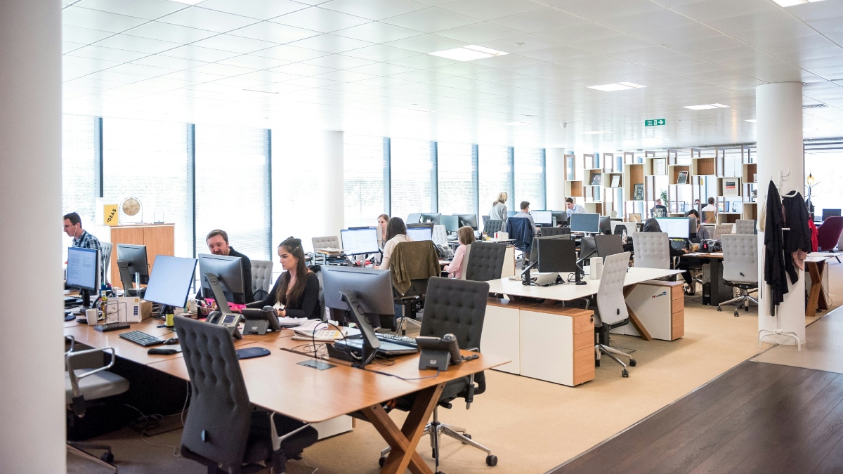 Επαναφορά συλλογικών συμβάσεων: Τι αλλάζει στην αγορά εργασίας – Τα οφέλη για εργαζομένους και επιχειρήσεις