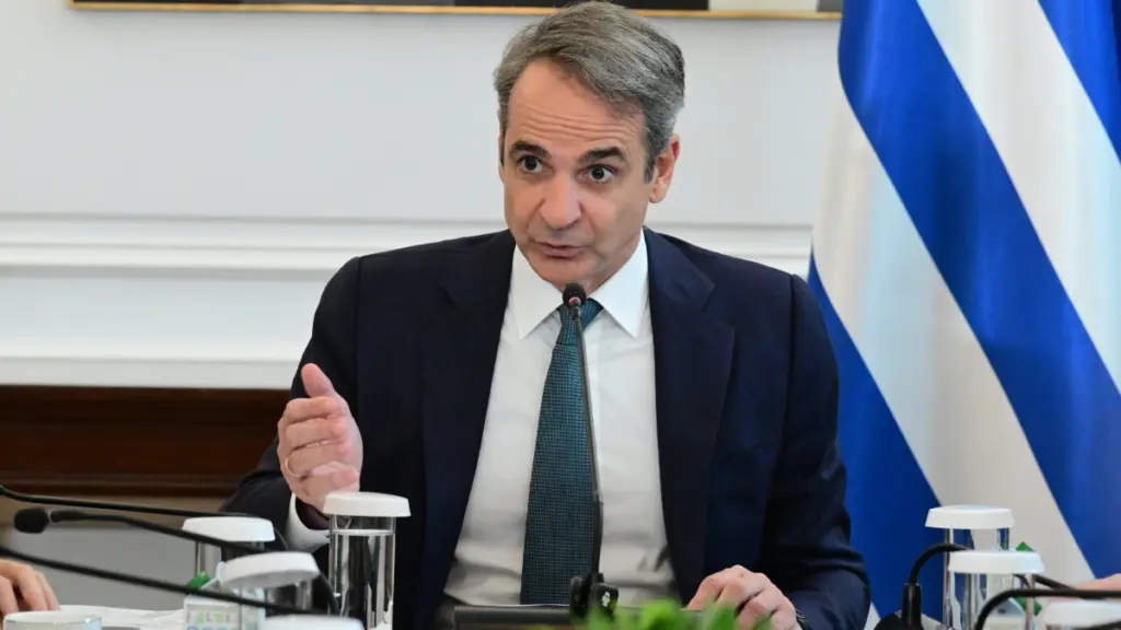 Μητσοτάκης: “Το 2026 συνεχίζουμε να ενισχύουμε την οικονομία χωρίς να παίζουμε με τα δημόσια οικονομικά”