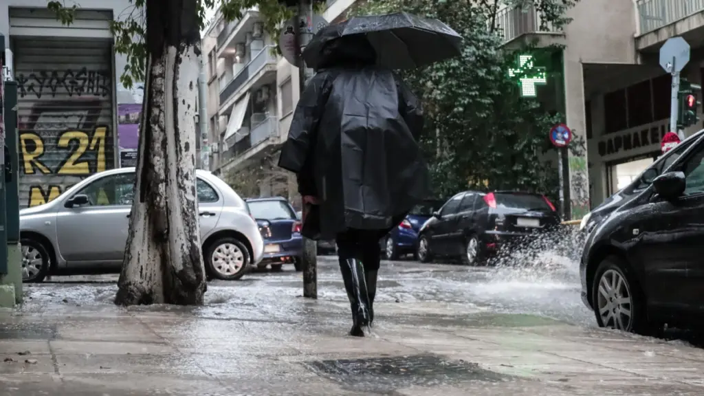 Πορτοκαλί προειδοποίηση από την ΕΜΥ: Βροχές και καταιγίδες σχεδόν παντού σήμερα – Στο “κάδρο” και η Αττική