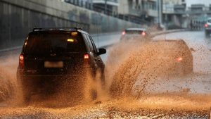 Η κακοκαιρία Adel χτυπά και την Αττική με σφοδρές καταιγίδες και χαλάζι – “Ποτάμια” οι δρόμοι (βίντεο)