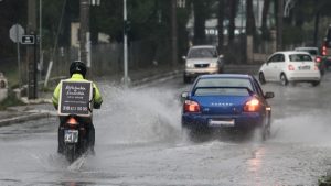 Κακοκαιρία Adel: Μέχρι το μεσημέρι τα έντονα φαινόμενα στην Αττική, πλημμύρισαν δρόμοι, έκλεισαν σχολεία – Νέο έκτακτο δελτίο της ΕΜΥ