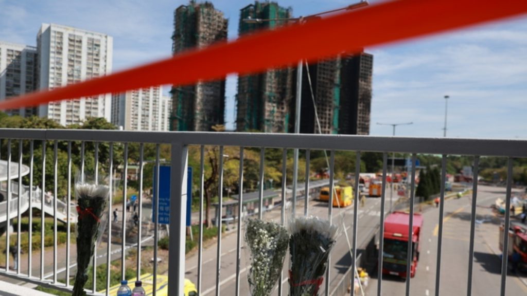 Χονγκ Κονγκ: Ανείπωτη τραγωδία στους ουρανοξύστες της “κόλασης” – 128 νεκροί, 79 τραυματίες και 200 αγνοούμενοι