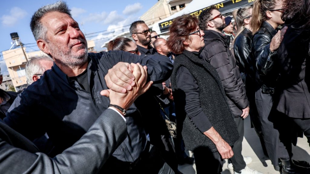 Έκρηξη χειροβομβίδας σε πεδίο βολής στη Ρόδο: «Nα γίνει γρήγορα καλά» λέει ο πατέρας του αδικοχαμένου Ραφαήλ για τον 39χρονο πυροτεχνουργό