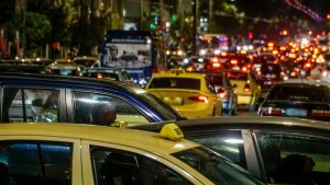 «Έμφραγμα» στους δρόμους της Αττικής λόγω της στάσης εργασίας σε Μετρό και Τραμ – Ουρές χιλιομέτρων από οχήματα