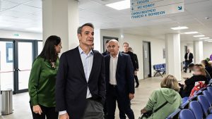 Μητσοτάκης: Επισκέφθηκε το νέο ΚΕΠΑ Πειραιά στο ΣΕΦ – Κατά 76% μειώθηκαν τα εκκρεμή ραντεβού