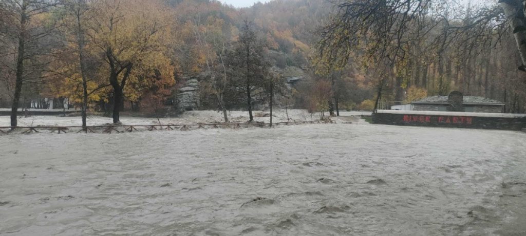 Καστοριά: Υπερχείλισε ο Αλιάκμονας στο Νεστόριο – Προβλήματα ύδρευσης και μεγάλες καταστροφές (Βίντεο)