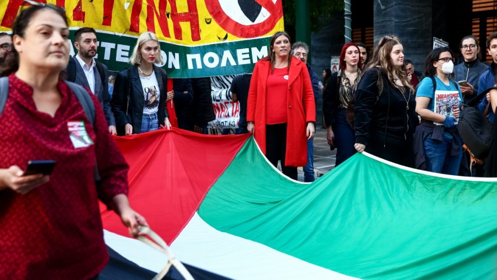 Πολυτεχνείο: Πλήθος πολιτικών στη μεγάλη πορεία (Φωτογραφίες)