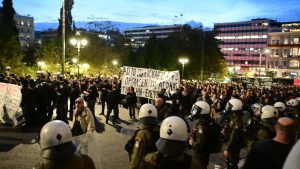 Πολυτεχνείο: Σε εξέλιξη η μεγάλη πορεία – 11 συλλήψεις και 43 προσαγωγές