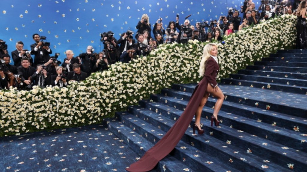 Η Σαμπρίνα Κάρπεντερ θα πρωταγωνιστήσει σε remake της ταινίας «Alice In Wonderland»