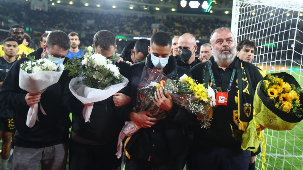 ΑΕΚ – Σάμροκ Ρόβερς: Ράγισαν και οι πέτρες στην OPAP Arena για τον δολοφονημένο φίλο της «Ένωσης» – Δάκρυσε ο Ηλιόπουλος