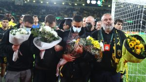 ΑΕΚ – Σάμροκ Ρόβερς: Ράγισαν και οι πέτρες στην OPAP Arena για τον δολοφονημένο φίλο της «Ένωσης» – Δάκρυσε ο Ηλιόπουλος