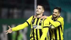 Παναθηναϊκός – ΑΕΚ 2-3: Μεγάλη νικήτρια η Ένωση μετά από “πράσινη” ανατροπή σε ματς θρίλερ στη Λεωφόρο – Χατ-τρικ ο Γιόβιτς