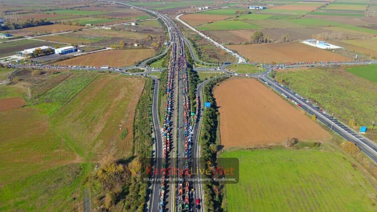 Καρδίτσα: Αγρότες «έσπασαν» το μπλόκο της ΕΛΑΣ και βγήκαν στην Εθνική (Εικόνες & Βίντεο)