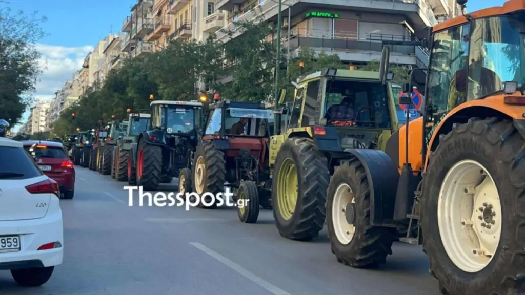 «Συνάντηση με Χατζηδάκη αλλιώς ‘’φωτιά και τσεκούρι’’»: Τελεσίγραφο των αγροτών στην κυβέρνηση (βίντεο+φωτογραφίες)