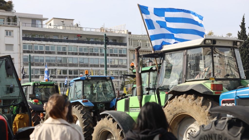 Συγκέντρωση διαμαρτυρίας από αγρότες και κτηνοτρόφους στο κέντρο της Αθήνας
