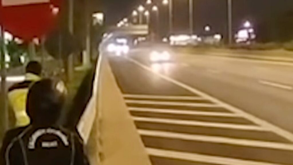 Αθηνών – Λαμίας: Η στιγμή που το ραντάρ της τροχαίας εντοπίζει μεθυσμένο οδηγό να τρέχει με 230 χλμ. την ώρα (Βίντεο)