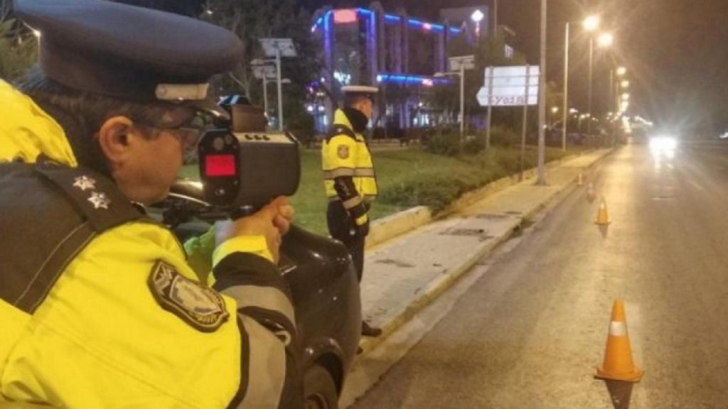 Αθηνών – Λαμίας: Η στιγμή που το ραντάρ της τροχαίας εντοπίζει μεθυσμένο οδηγό να τρέχει με 230 χλμ. την ώρα (Βίντεο)