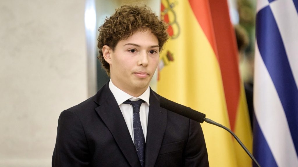 Ουγγαρία: Ο 21χρονος Αναστάσιος Γκαρίπης βραβεύτηκε με το «Χρυσό Μετάλλιο Τιμής» για διάσωση πατέρα και κόρης