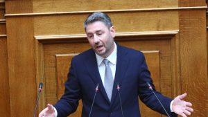 Ανδρουλάκης: “Εκατομμύρια πολίτες καλούνται να γίνουν Χάρι Πότερ για να τα βγάλουν πέρα”