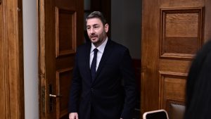 Ανδρουλάκης: “Ο Ξυλούρης είναι κομματάρχης και κουμπάρος του Κυριάκου Μητσοτάκη”