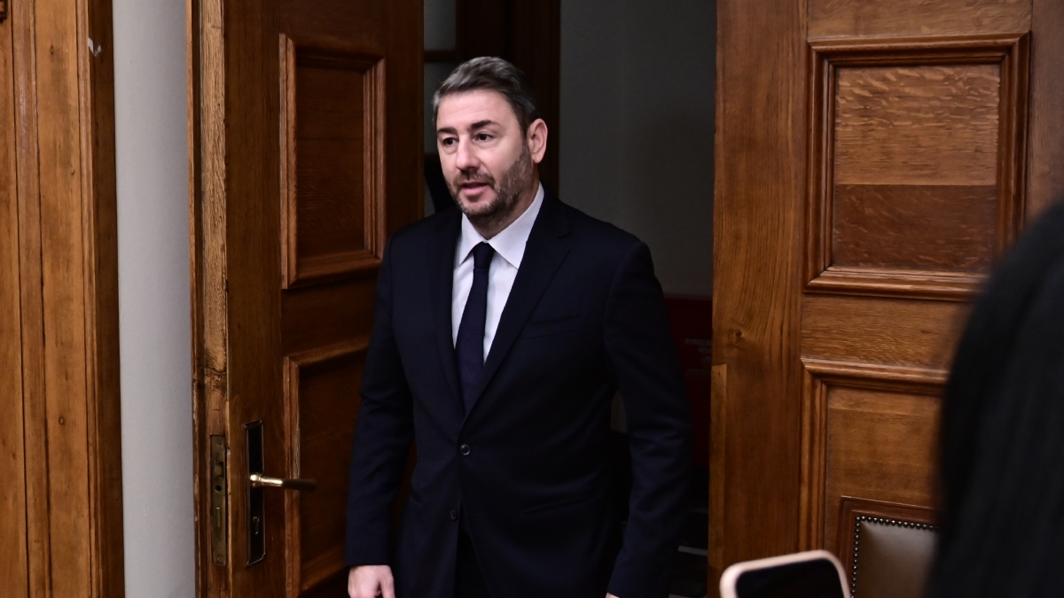 Ανδρουλάκης: “Ο Ξυλούρης είναι κομματάρχης και κουμπάρος του Κυριάκου Μητσοτάκη”