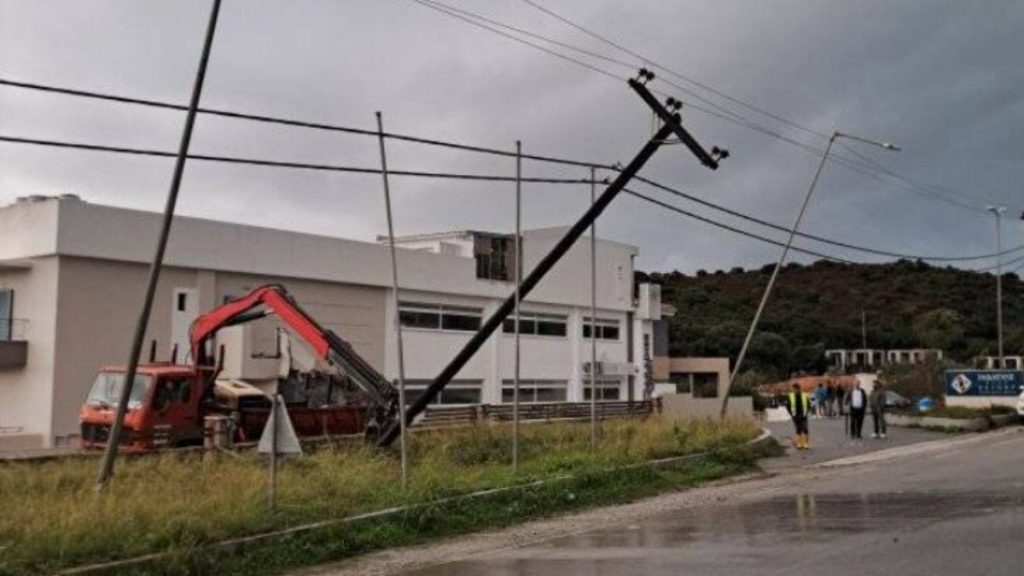 Κακοκαιρία Adel: Σάρωσε τη Φοινικούντα Μεσσηνίας ο ανεμοστρόβιλος – Ζημιές σε καταστήματα και σπίτια (Βίντεο)