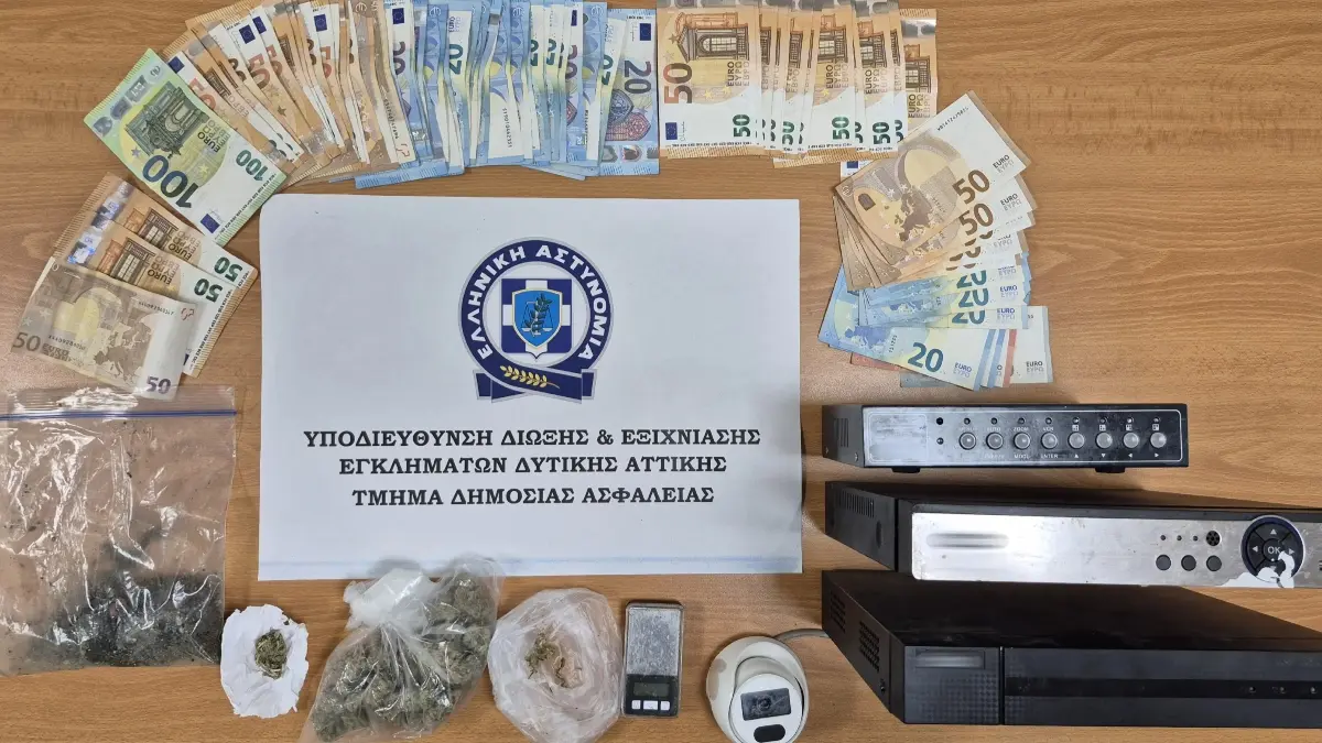 Άνω Λιόσια: Οικίες είχαν μετατραπεί σε «καταστήματα» διακίνησης ναρκωτικών ουσιών – Συνελήφθησαν 6 άτομα