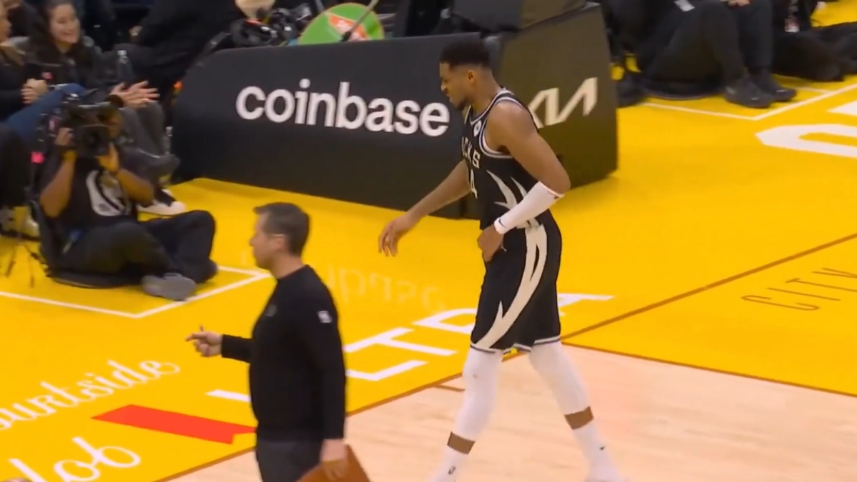 Συναγερμός στους Μπακς: Τραυματίστηκε ο Αντετοκούνμπο στον αγώνα με τους Καβαλίερς – Αποχώρησε με πόνο στους προσαγωγούς (βίντεο)