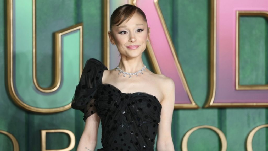 Αριάνα Γκράντε: Η εντυπωσιακή της εμφάνιση στην πρεμιέρα της ταινίας «Wicked For Good» (pics)