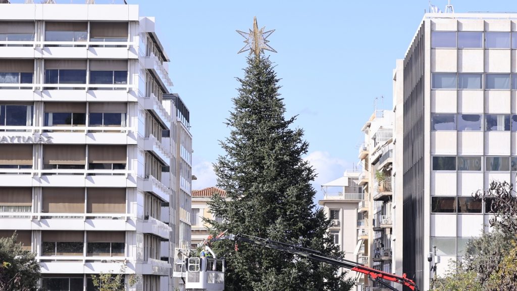 Η Αθήνα ανάβει αύριο Πέμπτη το χριστουγεννιάτικο δέντρο της
