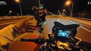 Γνωστοί των αρχών οι 2 νεαροί που έτρεχαν με 250 χλμ – Δείτε βίντεο από τη στιγμή που εισέρχονται στην Αττική οδό