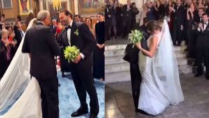 Δημήτρης Αβραμόπουλος: Παντρεύτηκε ο γιος του στη Μητρόπολη Αθηνών – Εικόνες από τον γάμο του