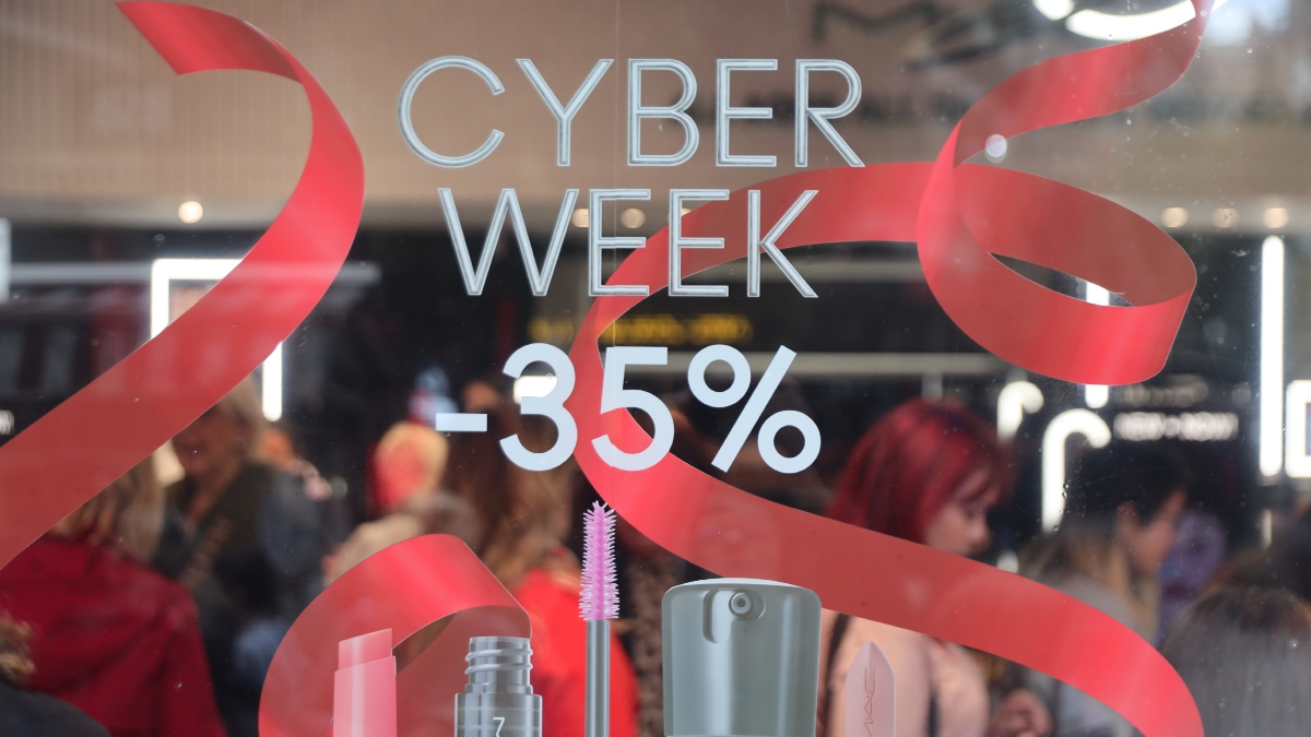 Black Friday και Cyber Monday: Ξεκίνησε το μεγαλύτερο εκπτωτικό γεγονός της χρονιάς  – Ανοικτά αύριο τα καταστήματα