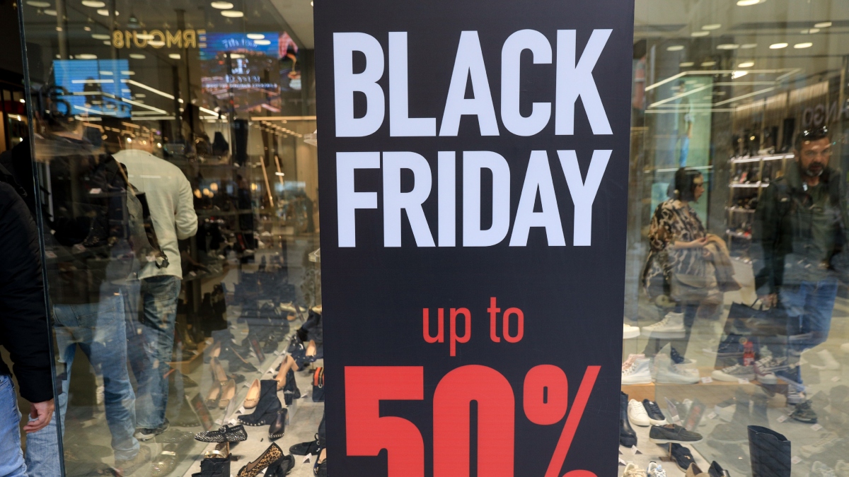 Σήμερα η Black Friday: Δελεαστικές προσφορές σε ποικιλία προϊόντων – Τι να προσέξουν οι καταναλωτές